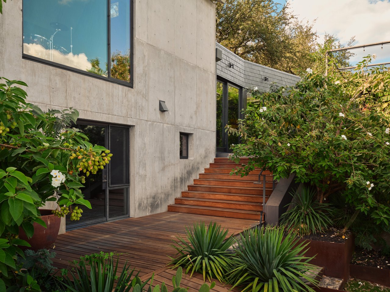 STRATFORD HILLS ARCHITECTURAL LANDMARK