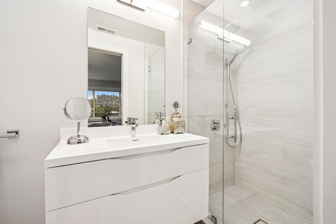 Luxurious Waterfront Home in Larkspur Marina