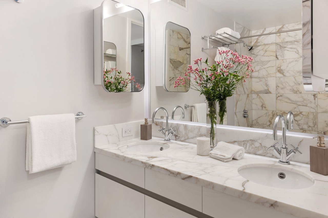 Contemporary Pacific Heights 1 Bedroom + Den