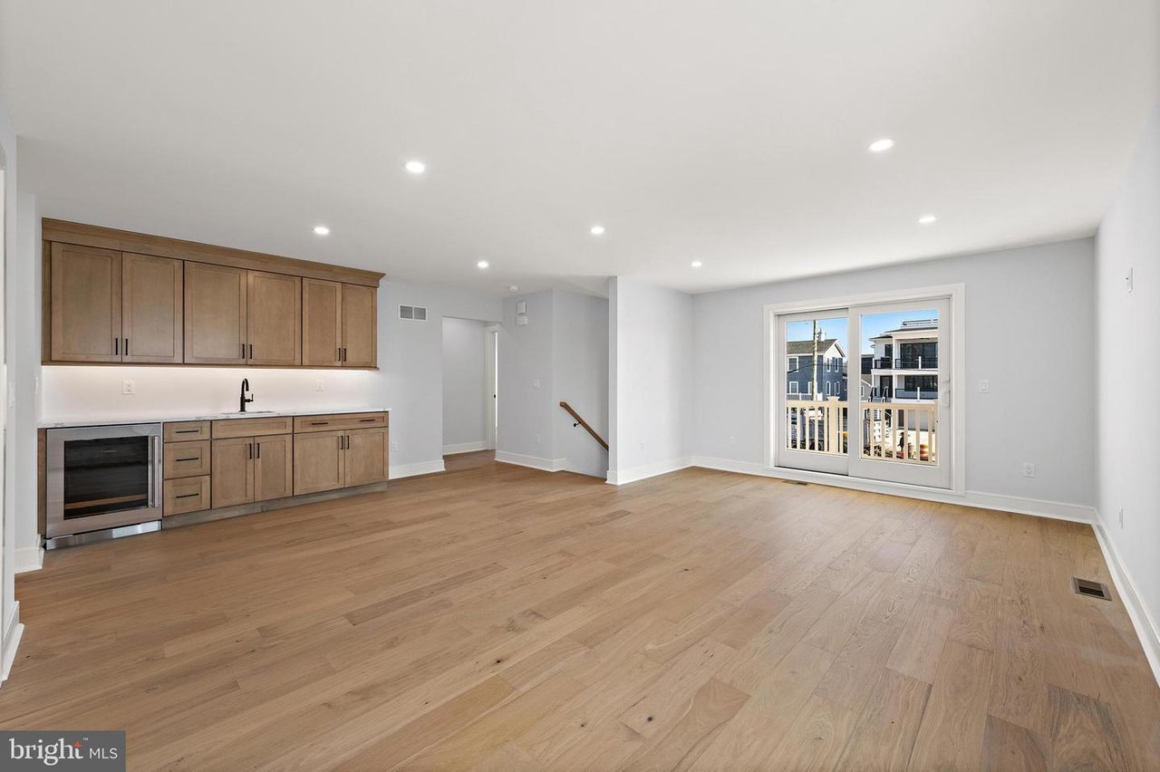 	352 N 5th St, Surf City Boro, NJ 08008