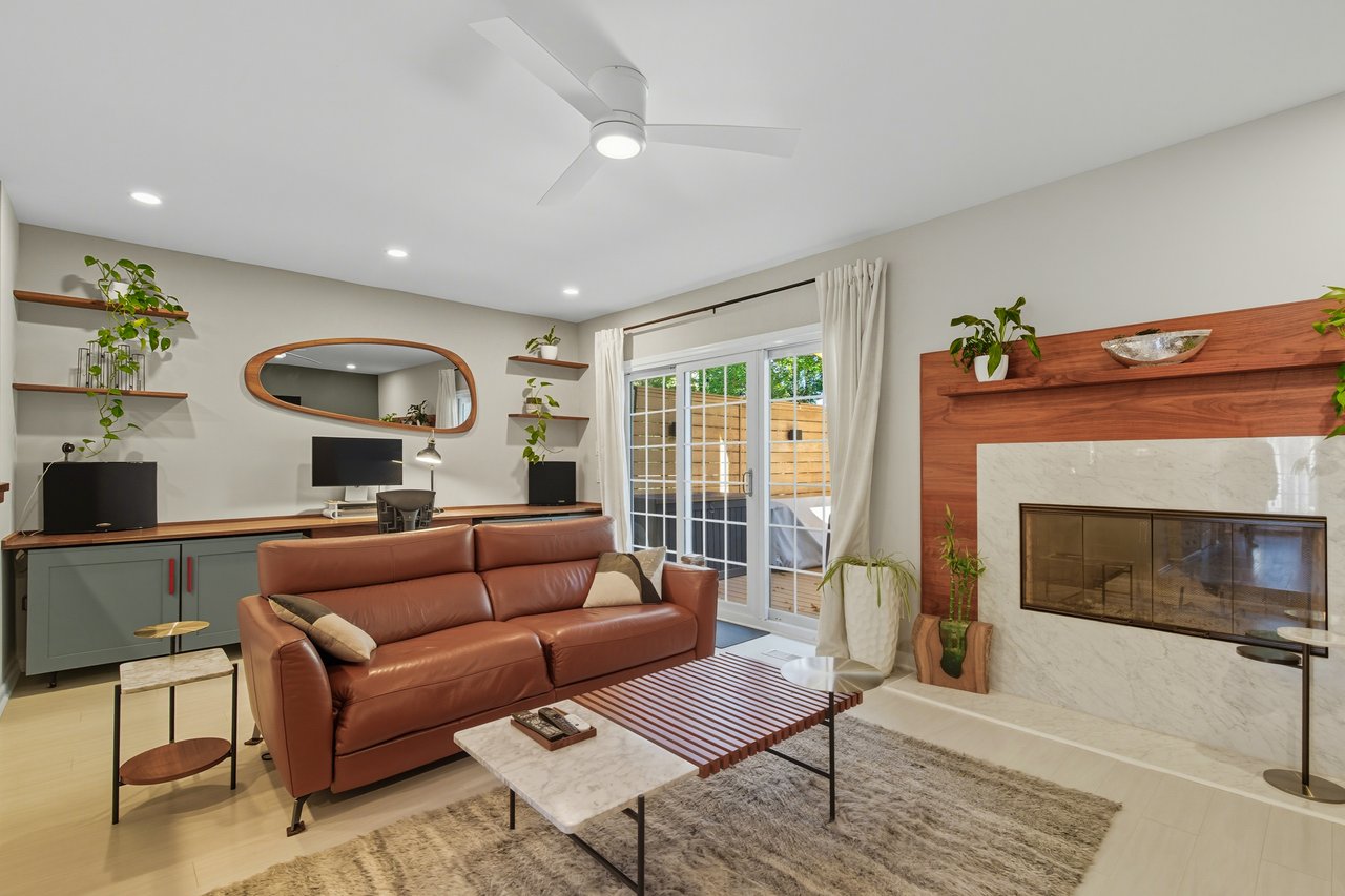 Turnkey 2 Bed Townhome plus Den & Designer Finishes 