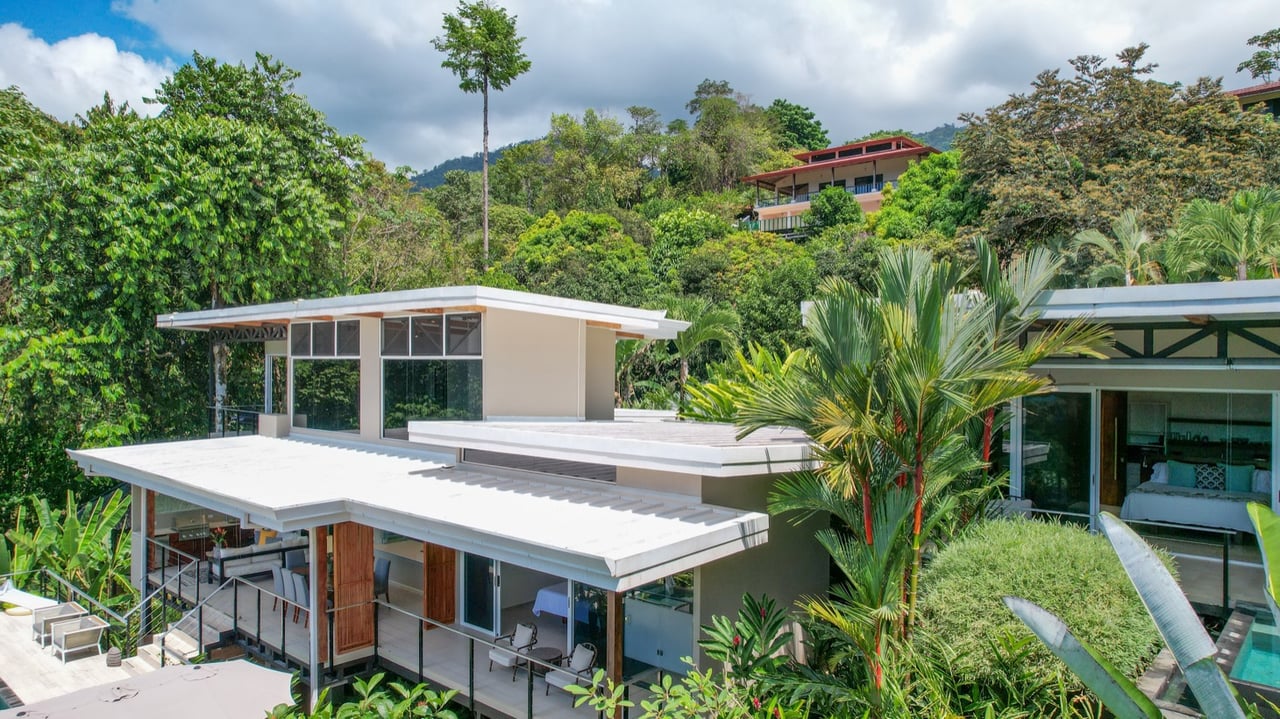 Luxury Retreat in Gated Community with Private Beach Access
