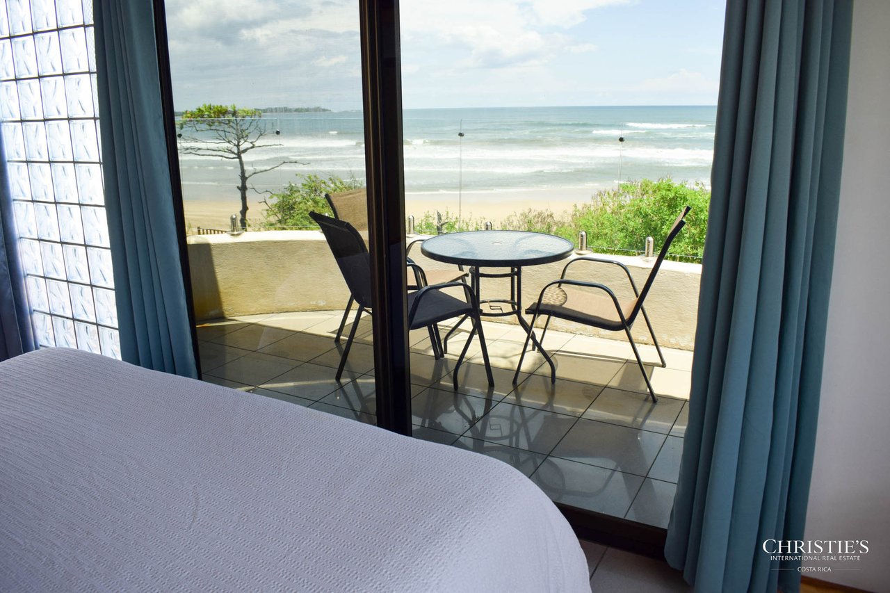 Hotel Las Tortugas - Legendary Beachfront Boutique Hotel 