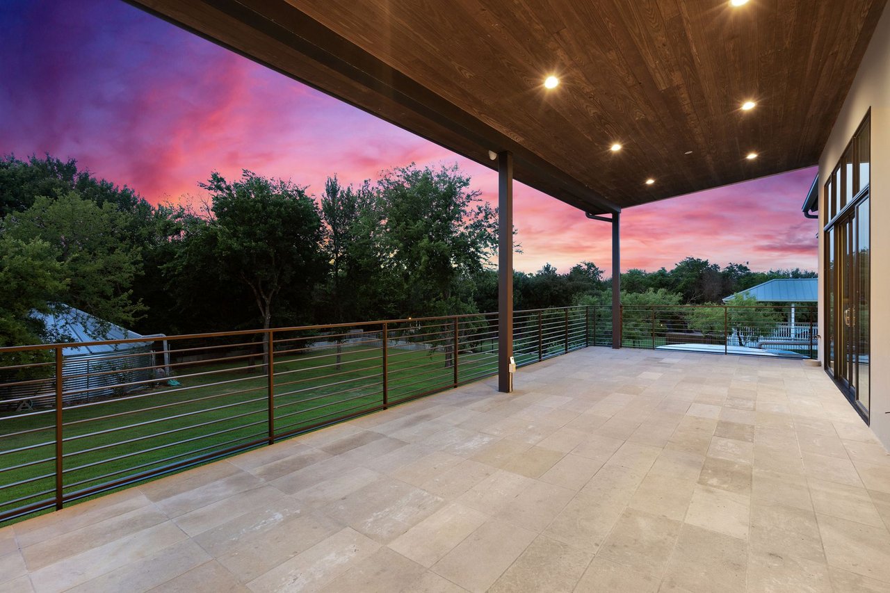 Las Lomas Contemporary