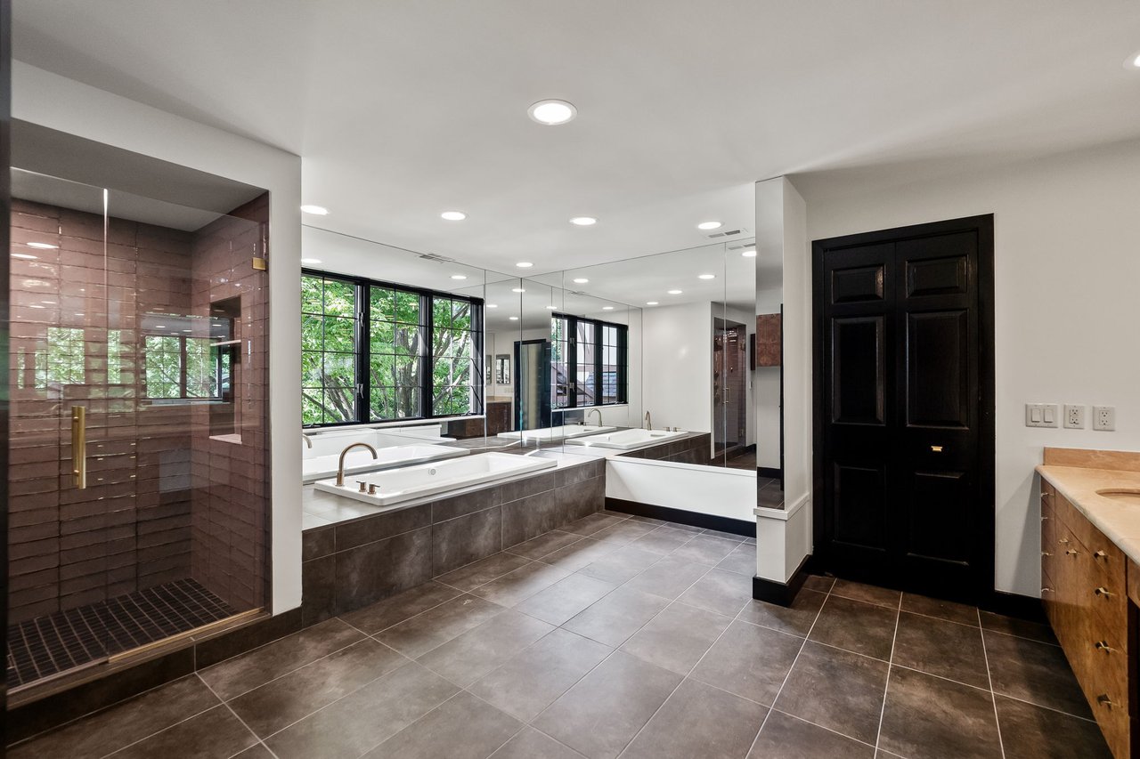 260 Woodwind Dr, Bloomfield Hills