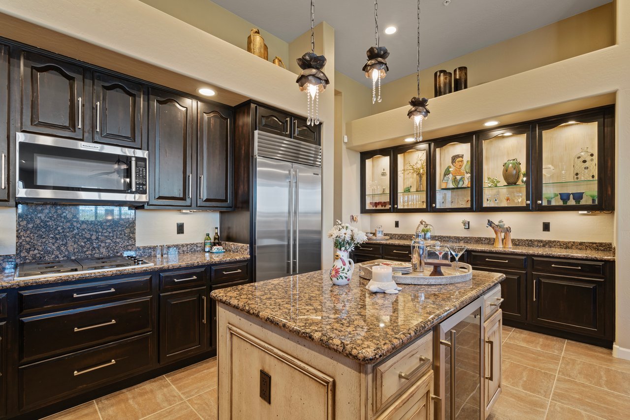 9812 E ROADRUNNER Drive