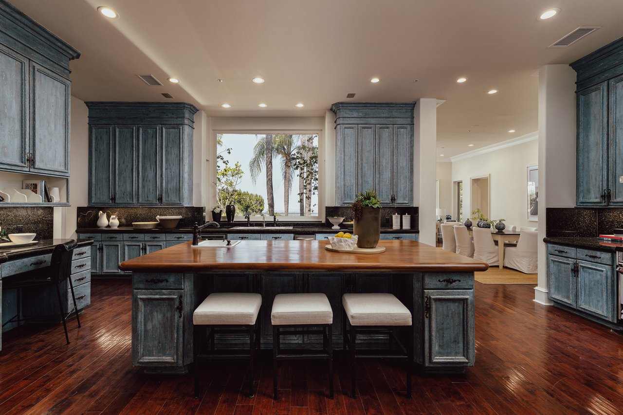 3364 Clerendon Rd, Beverly Hills 