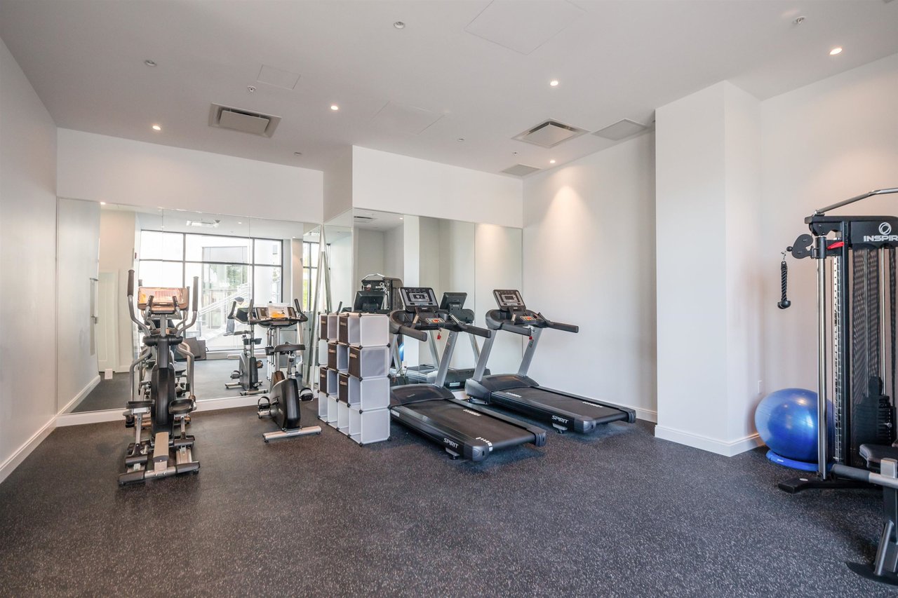 4932 Cambie St, #204