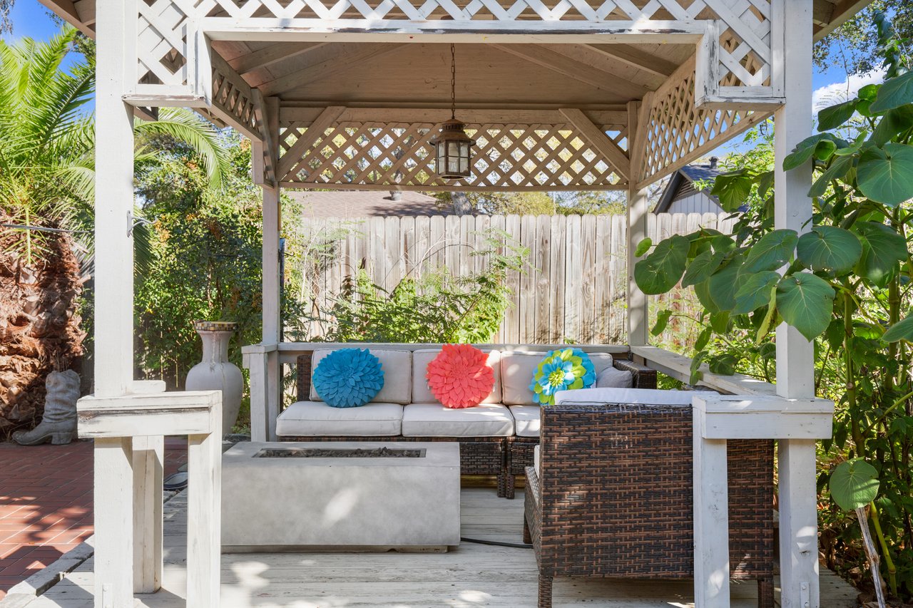 Bloom & Float Getaway 🌸 | Pool Home 5mi to SoCo