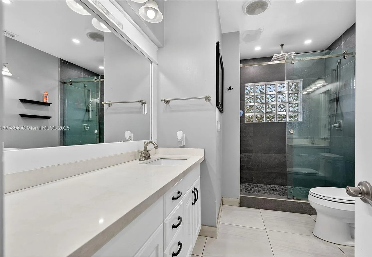 801 Holly Ln, Plantation