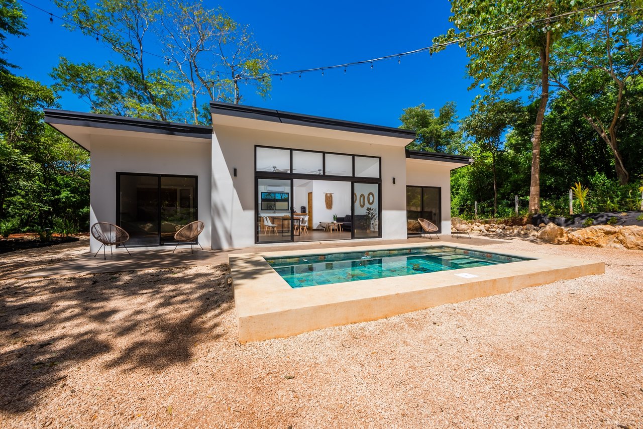 V-Caro Ju | Furnished Villa with Pool, Guest Cottage, and 4,603 m² Expansion Lot Just 15 Minutes from Tamarindo