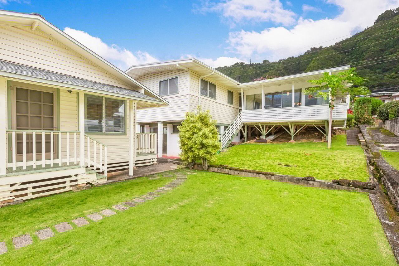3313 Manoa Road