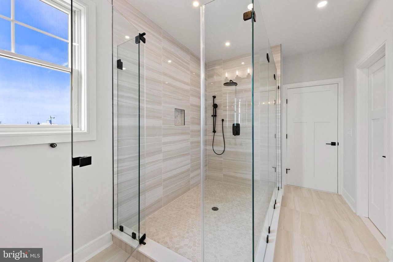 	352 N 5th St, Surf City Boro, NJ 08008