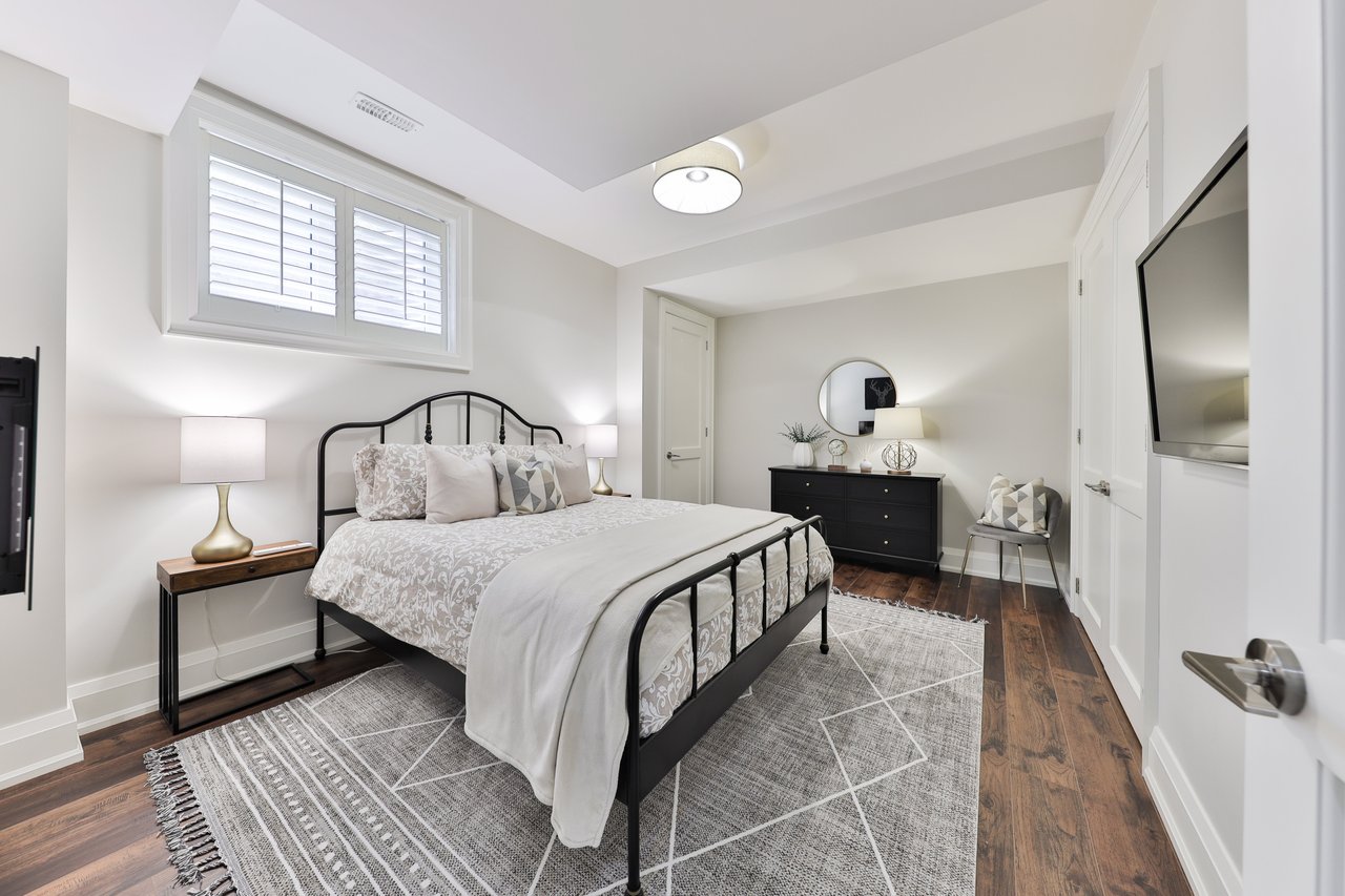 408 Saville Crescent, Oakville