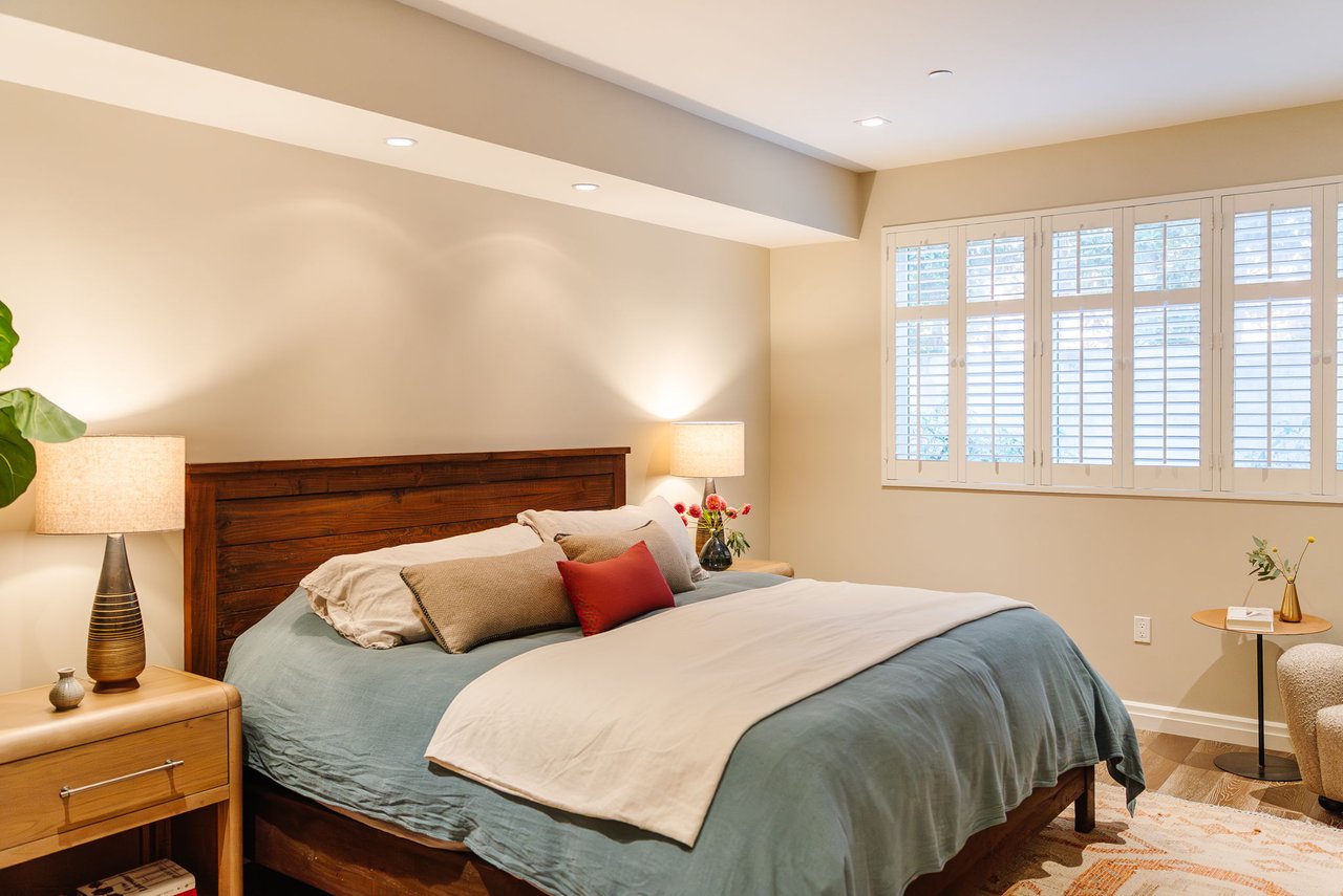 441 S Barrington Ave Unit: 109, Brentwood 