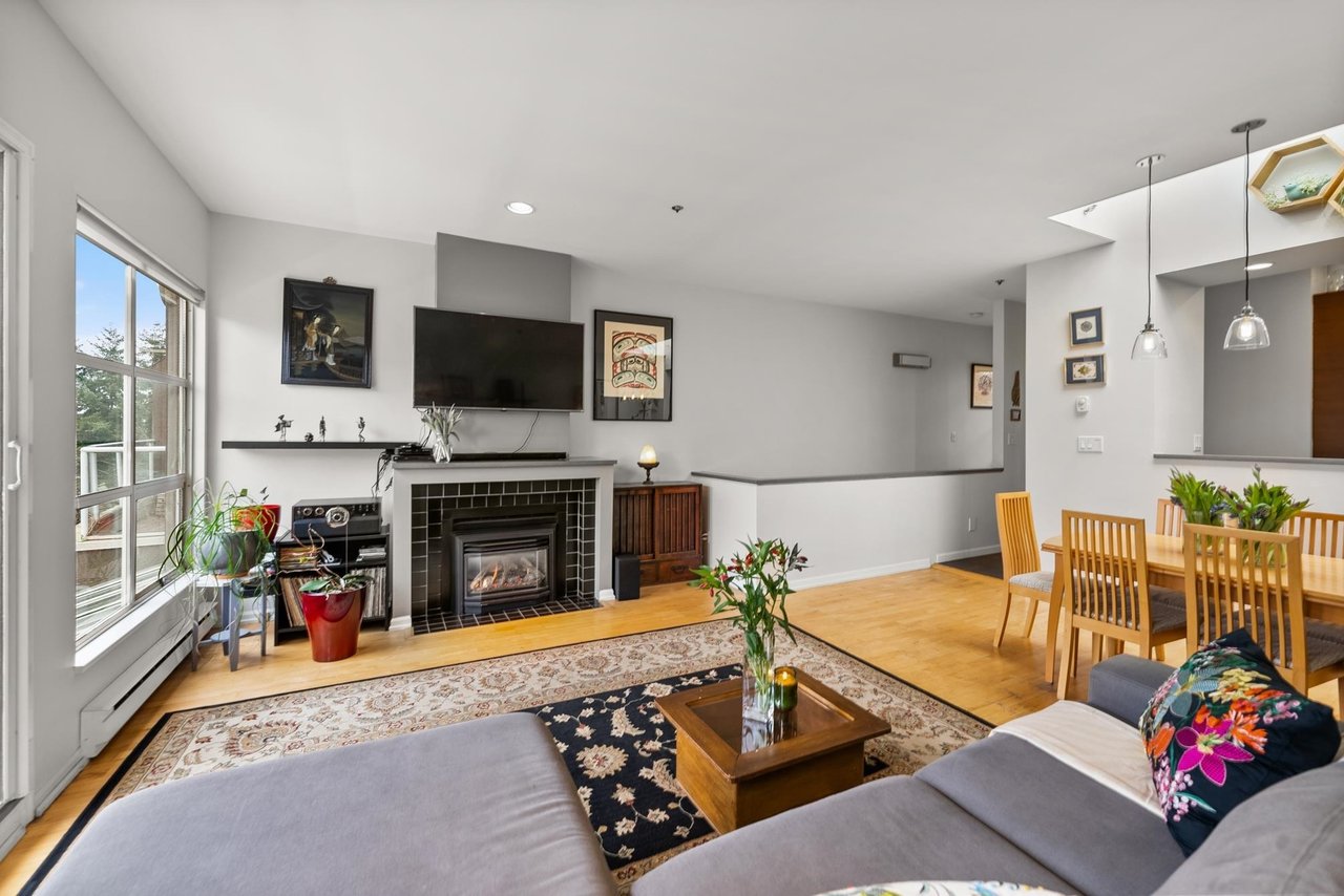 2556 Highbury St, #103