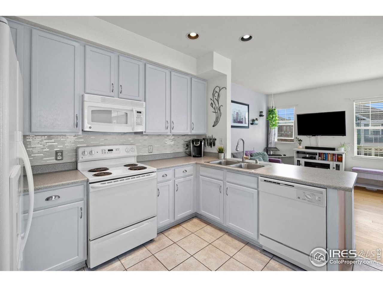 7454 E 28th Avenue Unit: 3
