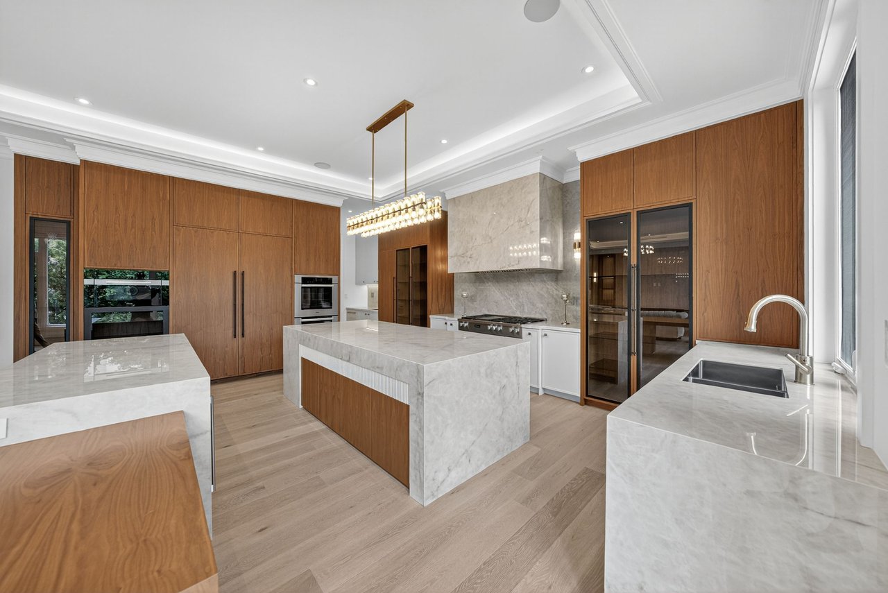 Distinctive Luxury Residence