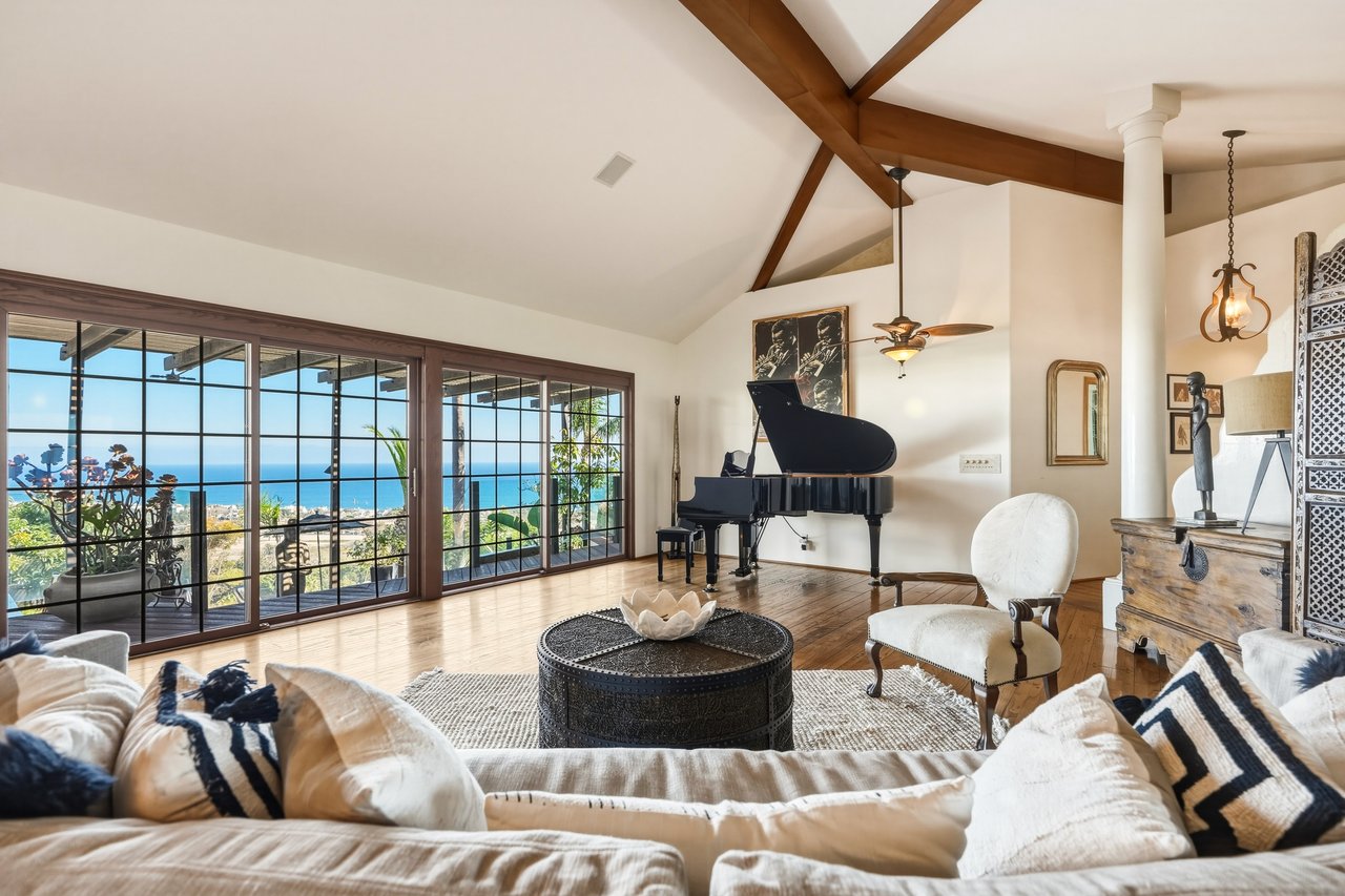 3400 Coast View Dr