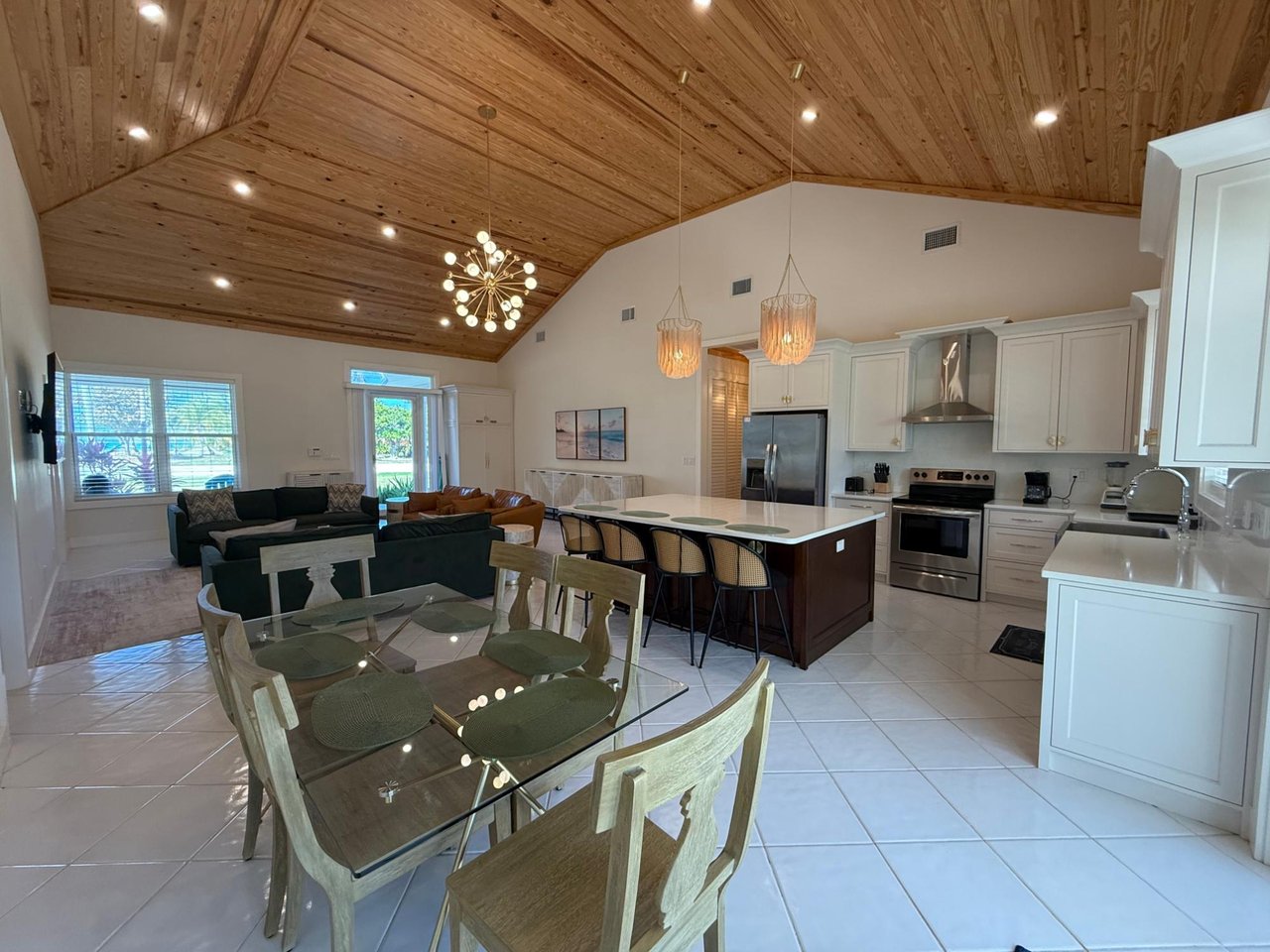 Sunnyside, Treasure Cay 