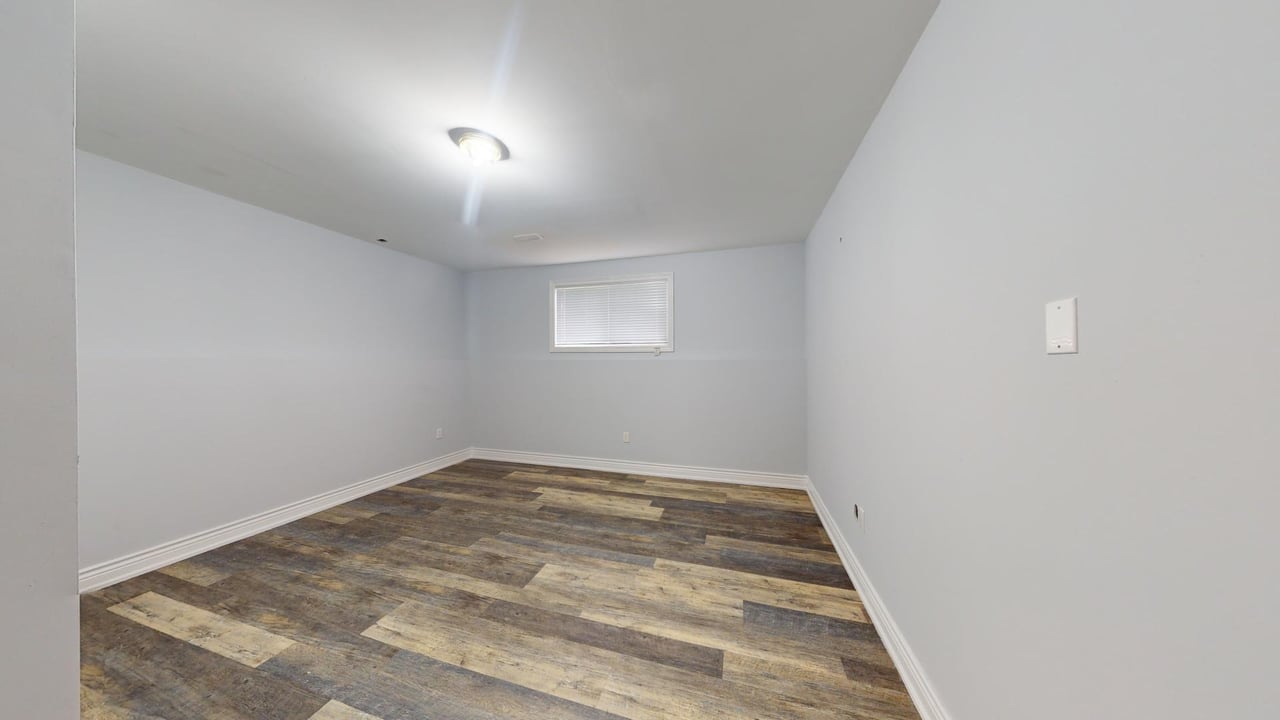 1048 Gilmore Ave Unit: Lower