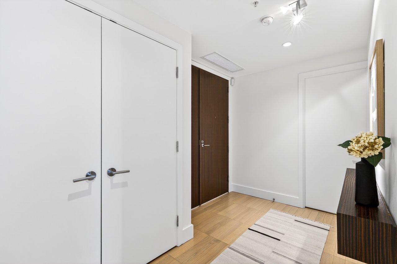 Suite 2806- 180 University Avenue