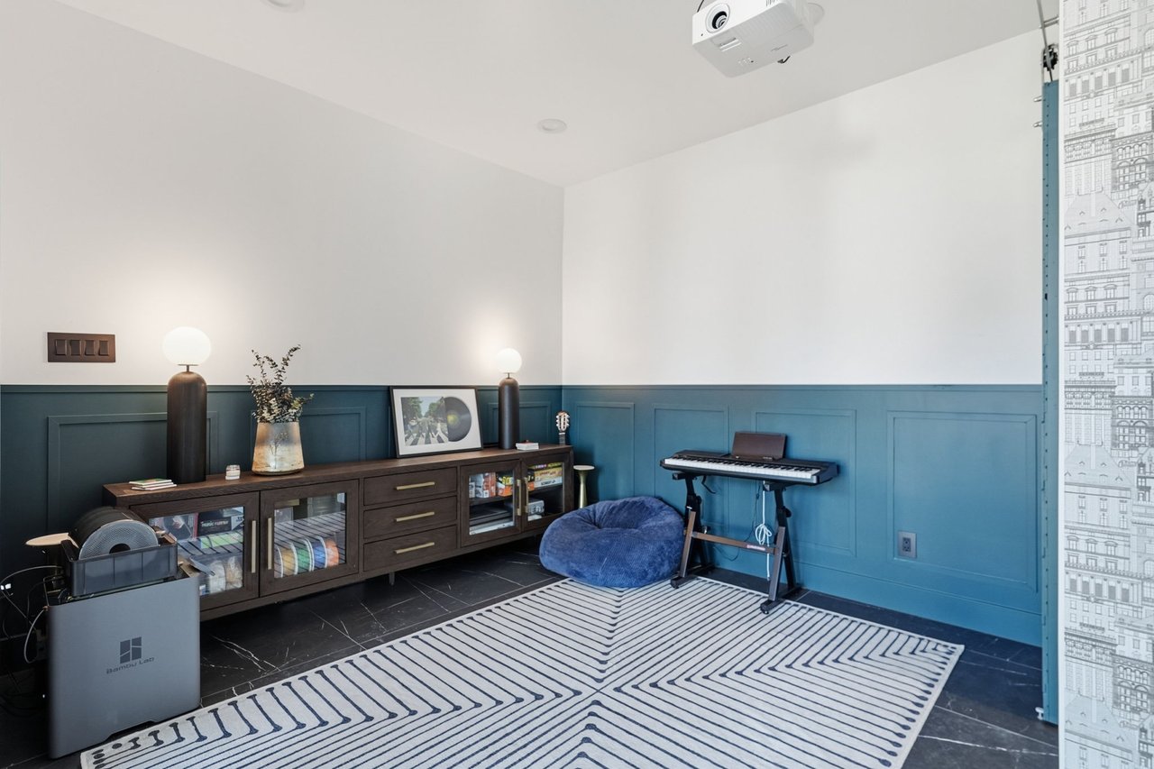 3901 E WELDON Avenue