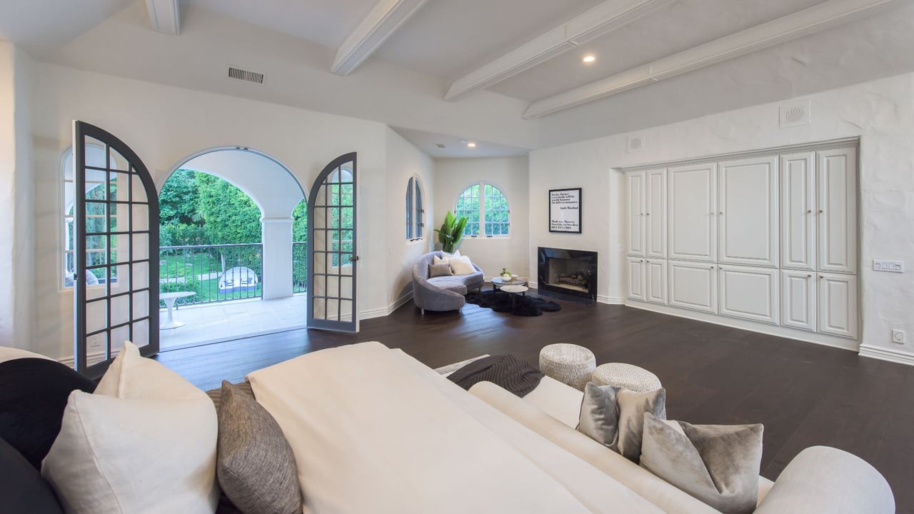 1275 Benedict Canyon Dr
