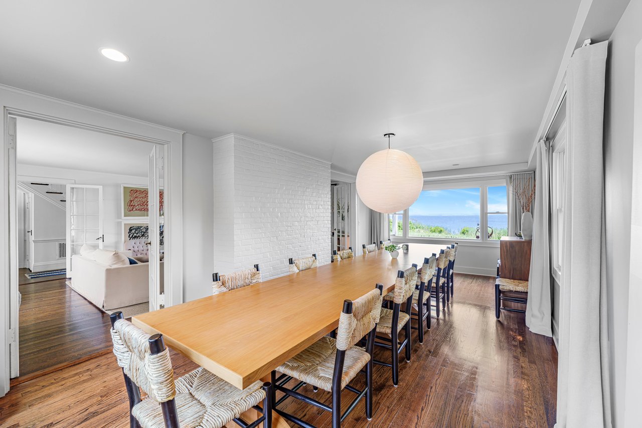 AN ELEGANT WATERFRONT ESCAPE