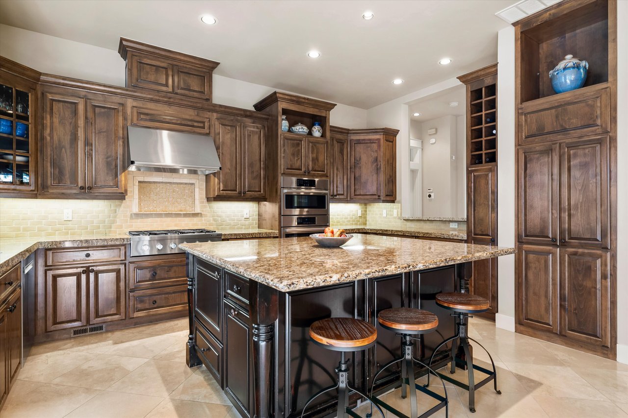 2589 NW Champion Circle