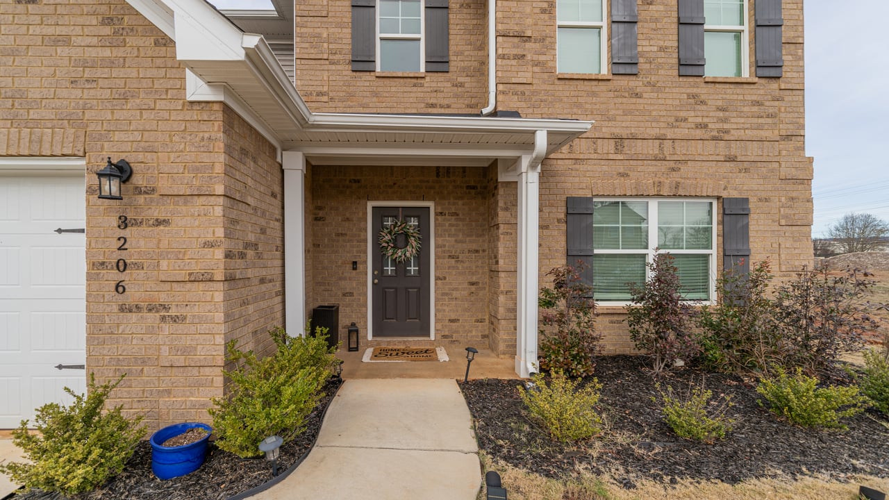 5 Bedroom Gorgeous Home! Lots of Space!!