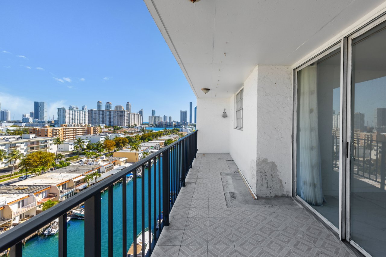 3545 NE 166th St #1004 North Miami Beach