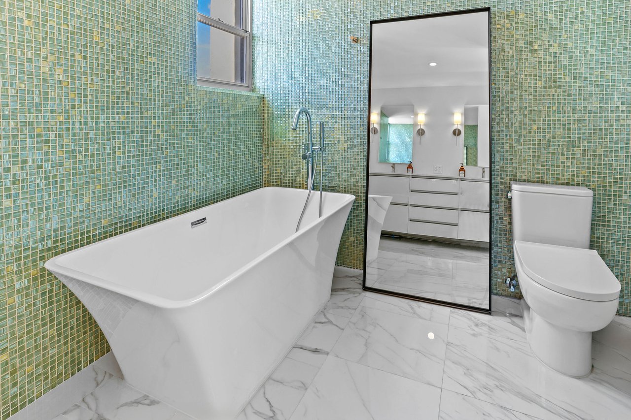 Cond. PRILA #17C, 70 Kings Court, Condado