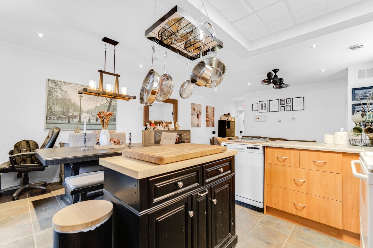 48 Mississauga Rd N 1