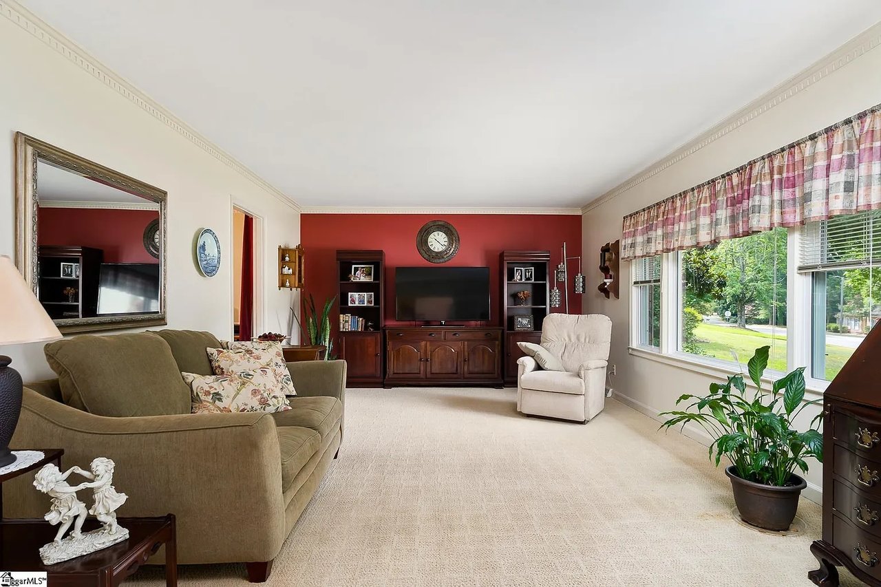 115 Continental Dr