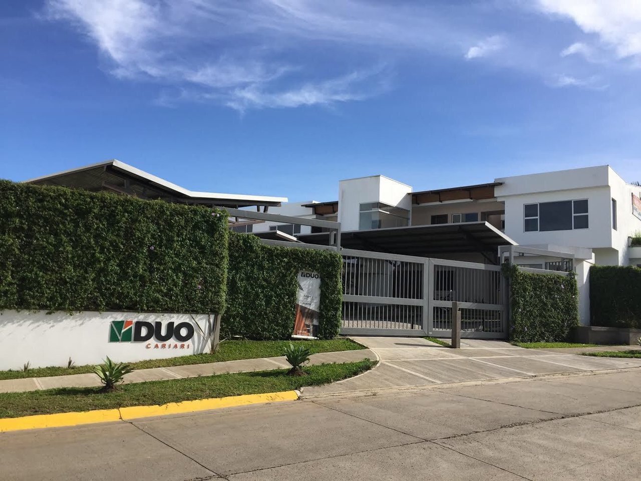 Modern Poolside Terrace Condo, Heredia