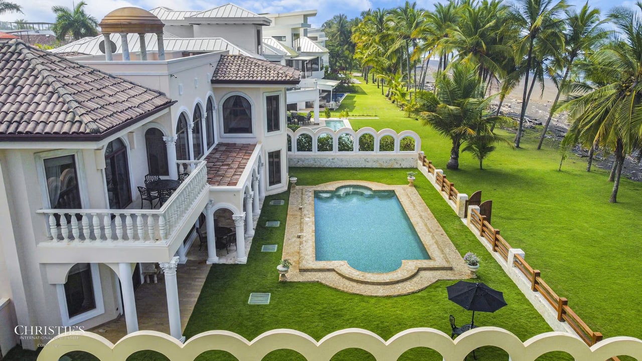 Hermosa Villa Beachfront Estate