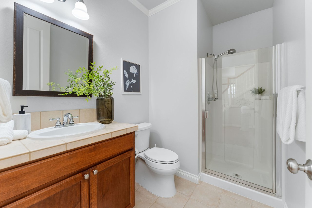 202 Chelan Ct NE