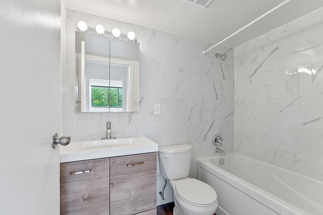 10330 Yonge Street W Unit: 404