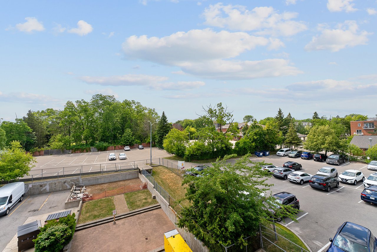 10330 Yonge Street W Unit: 404