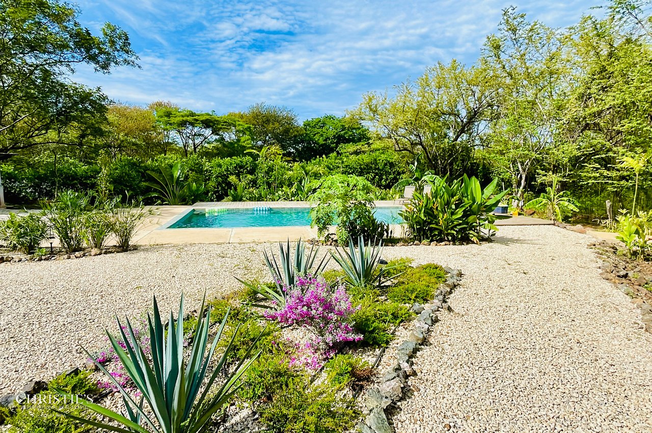 Tropical Villas Estate: A Unique Opportunity with 4 Private Villas