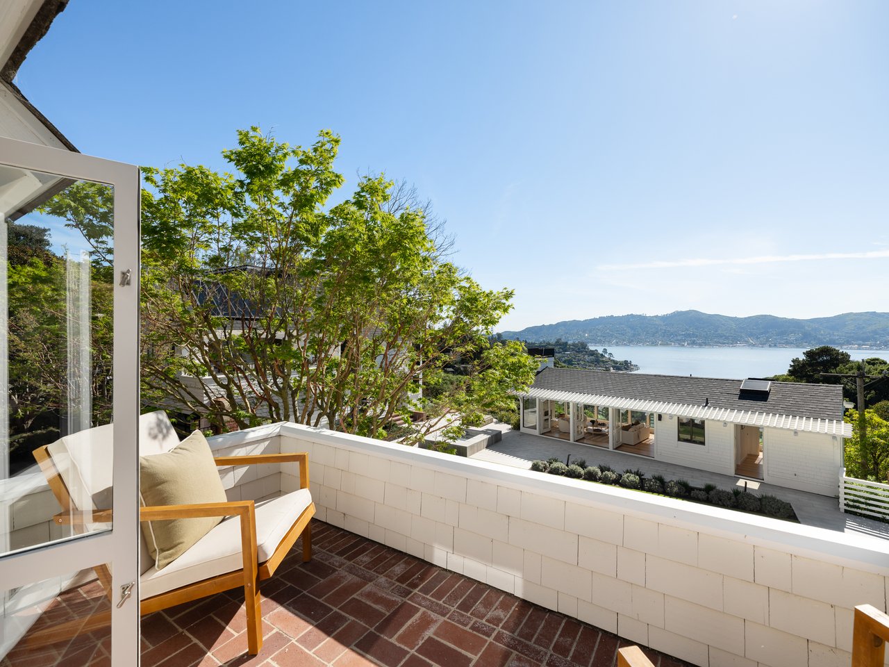 The Extraordinary Round Hill Estate