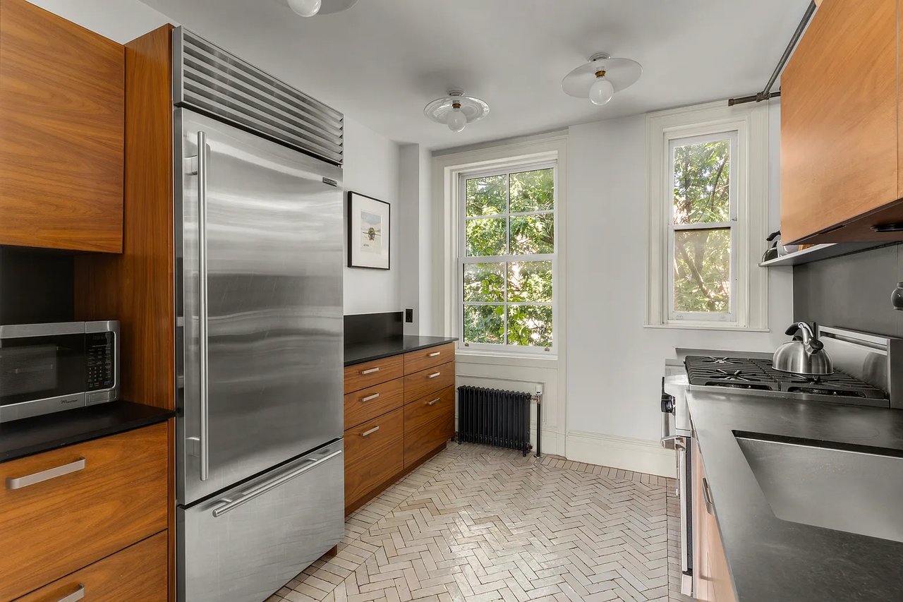 23 Bank St #3/4
