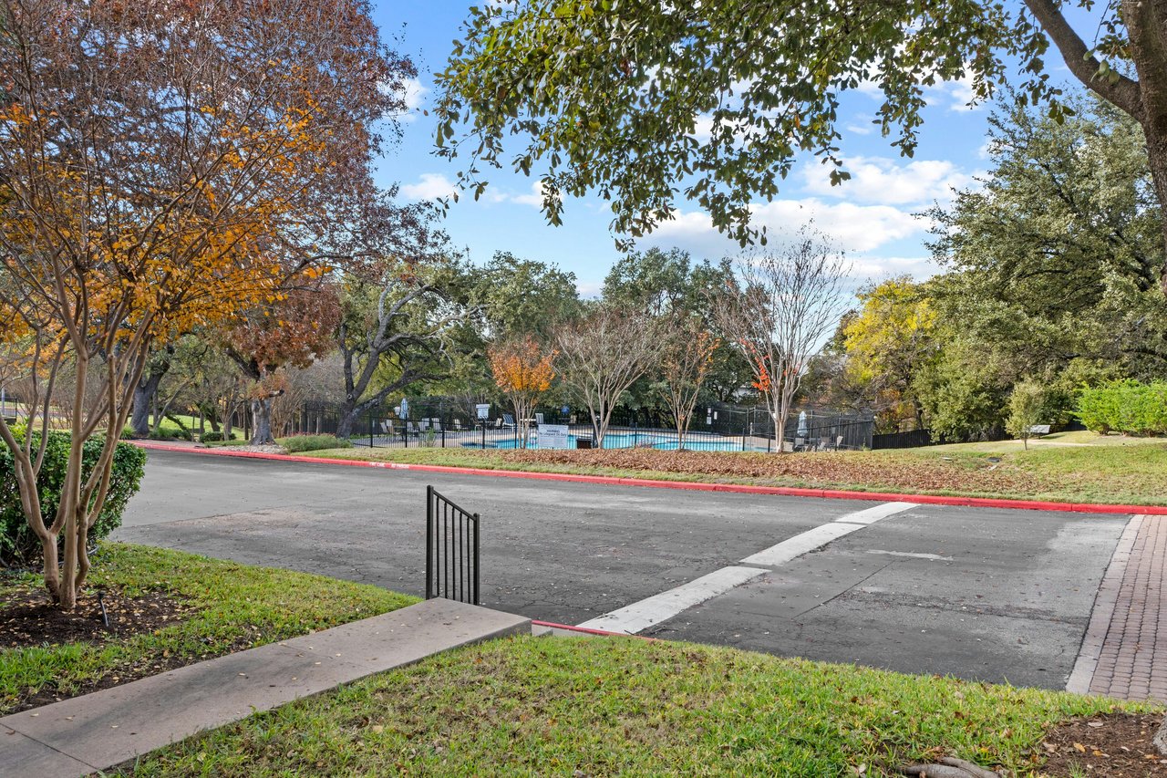 Bright & Chic Corner Lot Home in Coppertree Condos