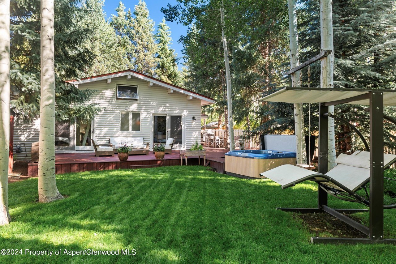 1210 Snowbunny Ln