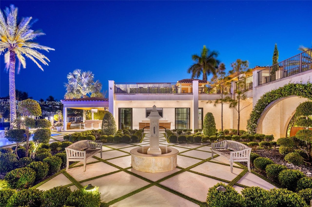 600 Isle Of Palms Dr