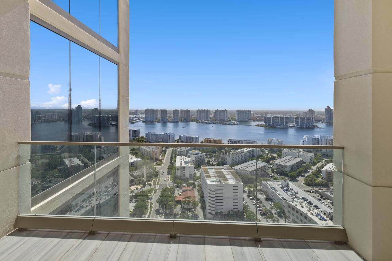 17901 Collins Ave # 3003