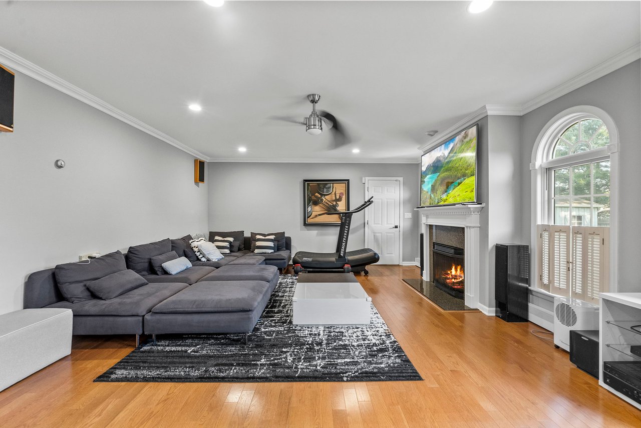 200 Hillside Ave, River Edge, NJ 07661