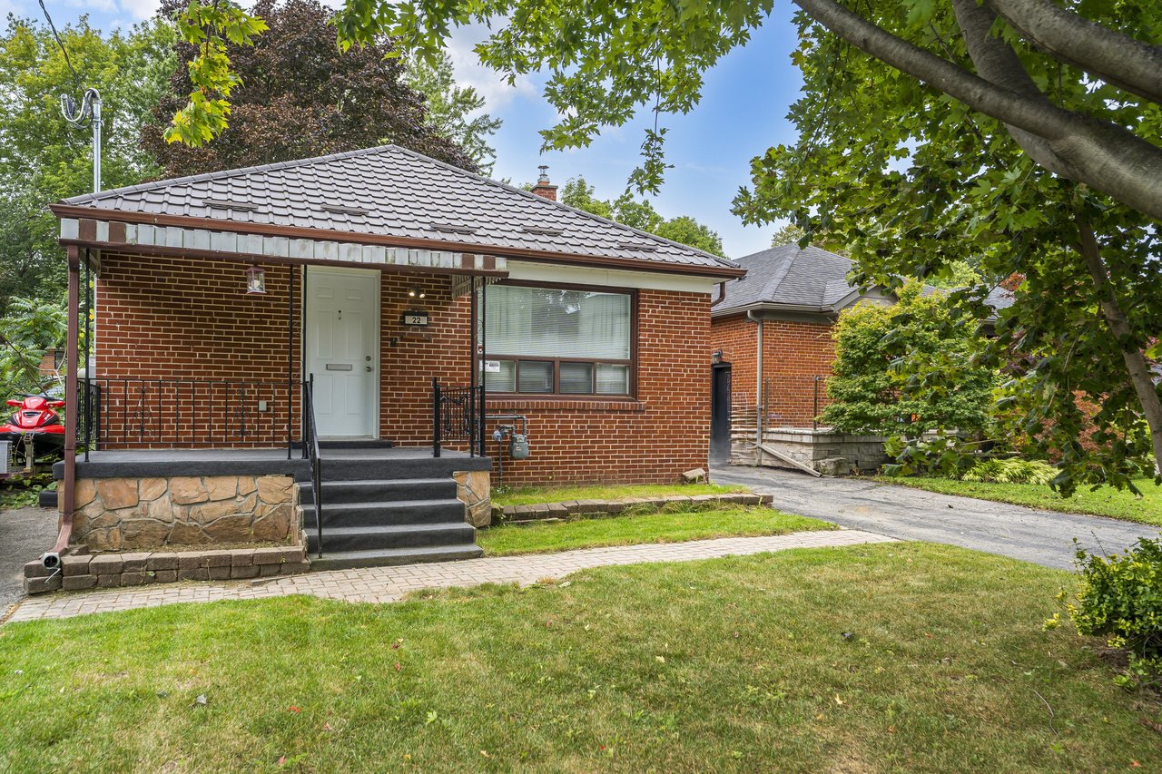 22 Maple Ave N