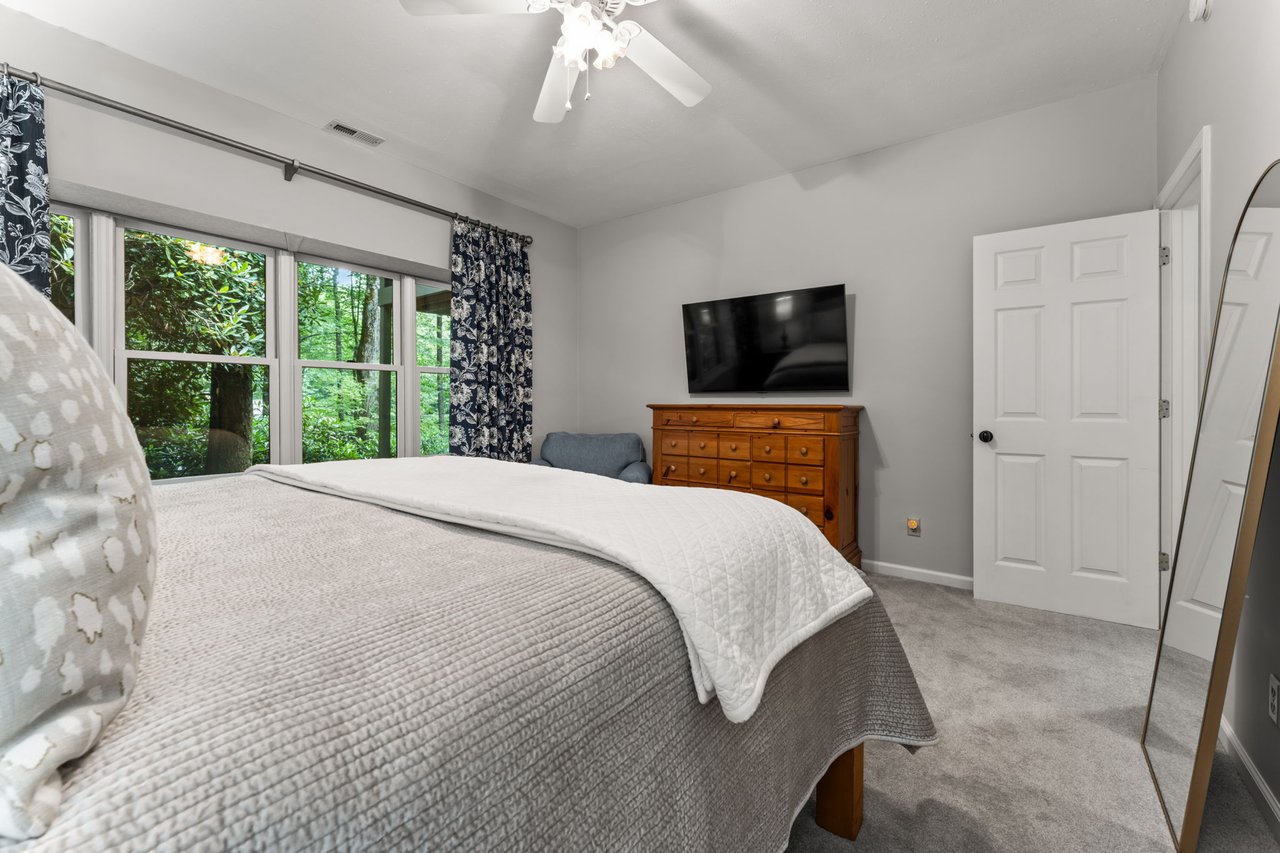 16 Hemlock Way